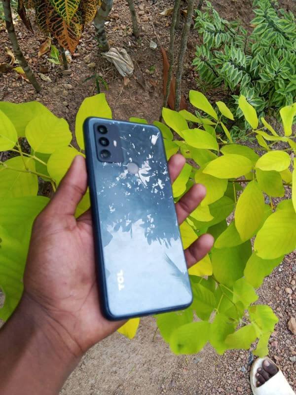 TCL 30 SE