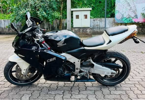 Honda CBR 250 Gullarm