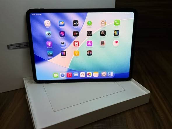Used l iPad Pro 11-inch l Apple M5 with 9Core l 10Core CPU l 10Core GPU l Year 2025 l 256GB