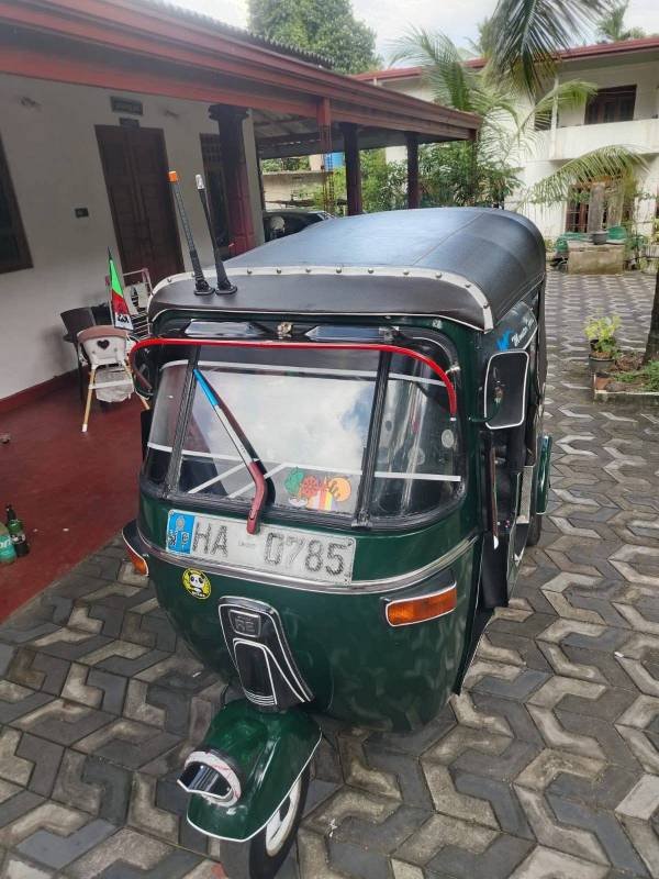 Bajaj threeweel for sale