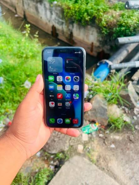 I phone 11 64gb