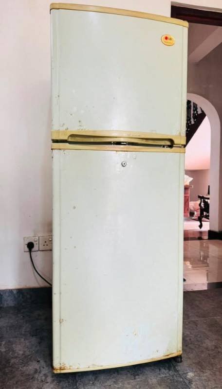 Used refrigerator LG