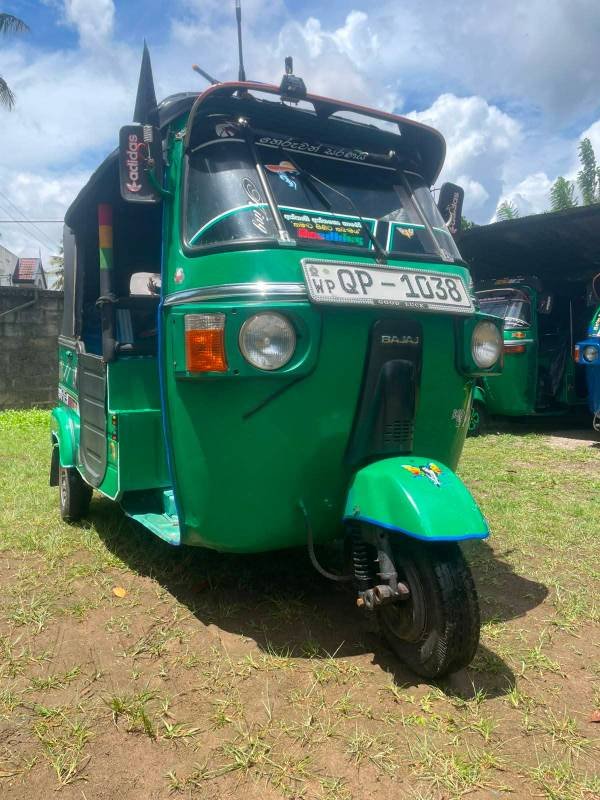 Bajaj threeweel for sale