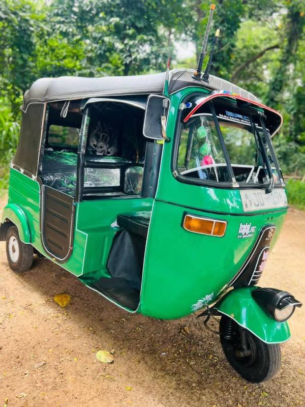 Bajaj threeweel for sale