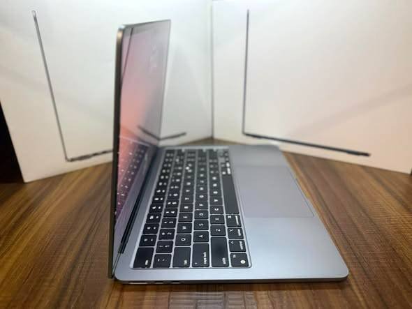 Apple MacBook Air l Model A311