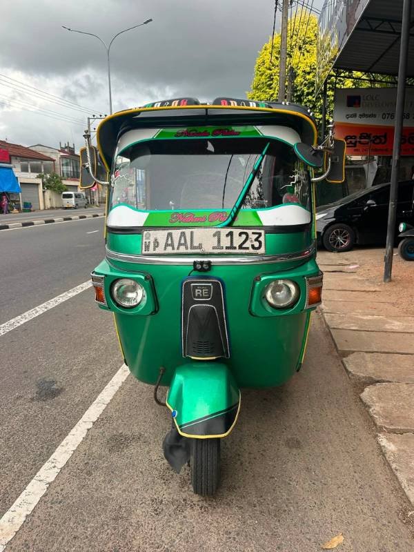Bajaj threeweel for sale
