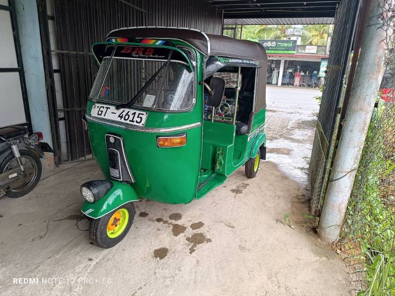 Bajaj threeweel for sale