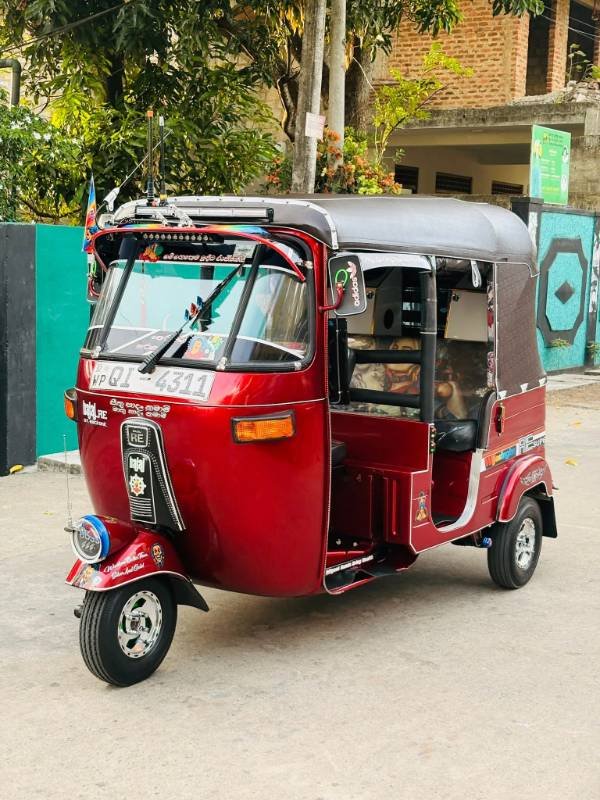 Bajaj threeweel for sale